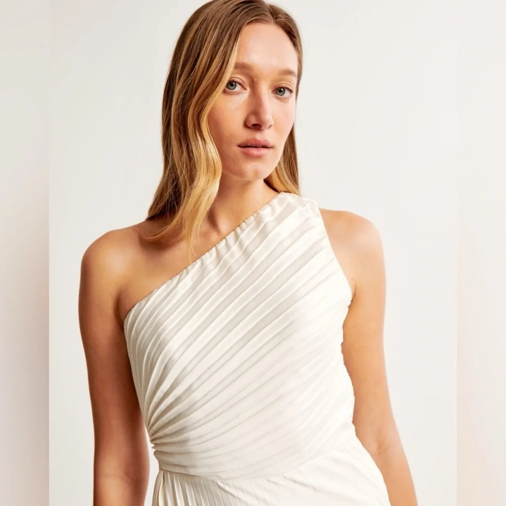The A&F Giselle Pleated One-Shoulder Maxi Dress M NWT - Picture 2 of 6